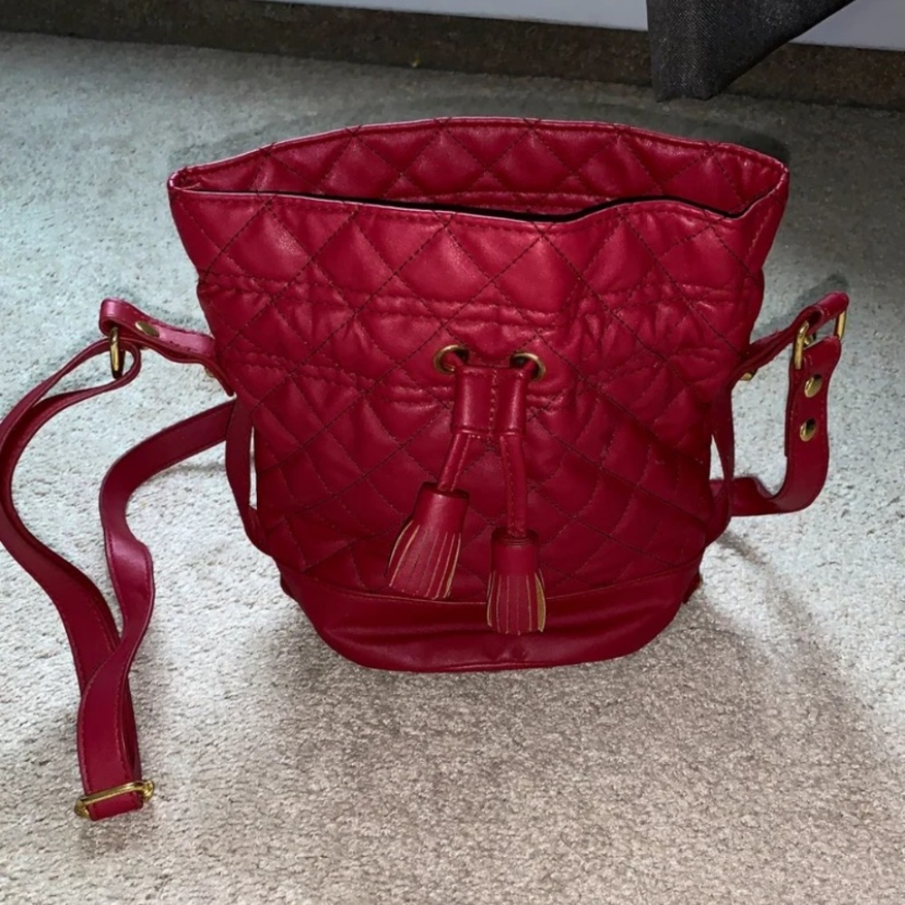 Kendall and Kylie bucket crossbody bag